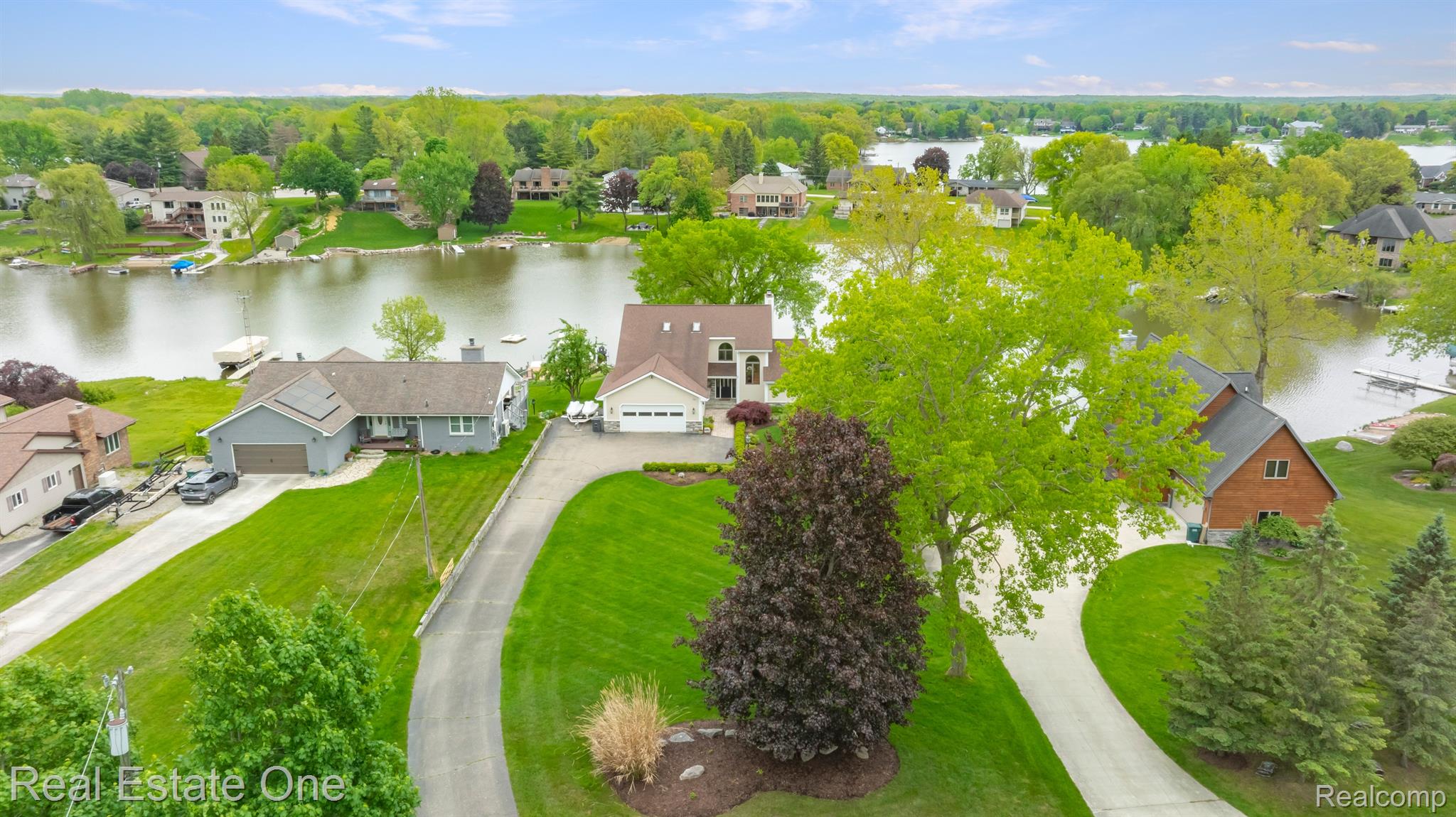 3882 LAKE LAPEER Drive