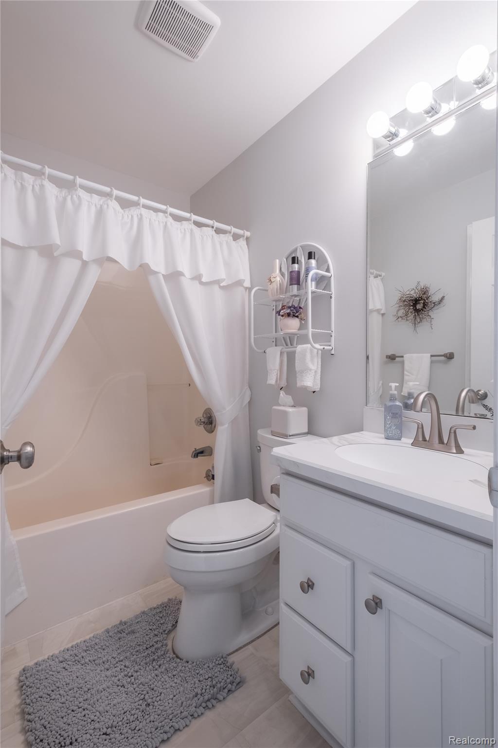 Linden, Michigan 48451, United States, 3 Bedrooms Bedrooms, ,2 BathroomsBathrooms,Residential,Pending,246697