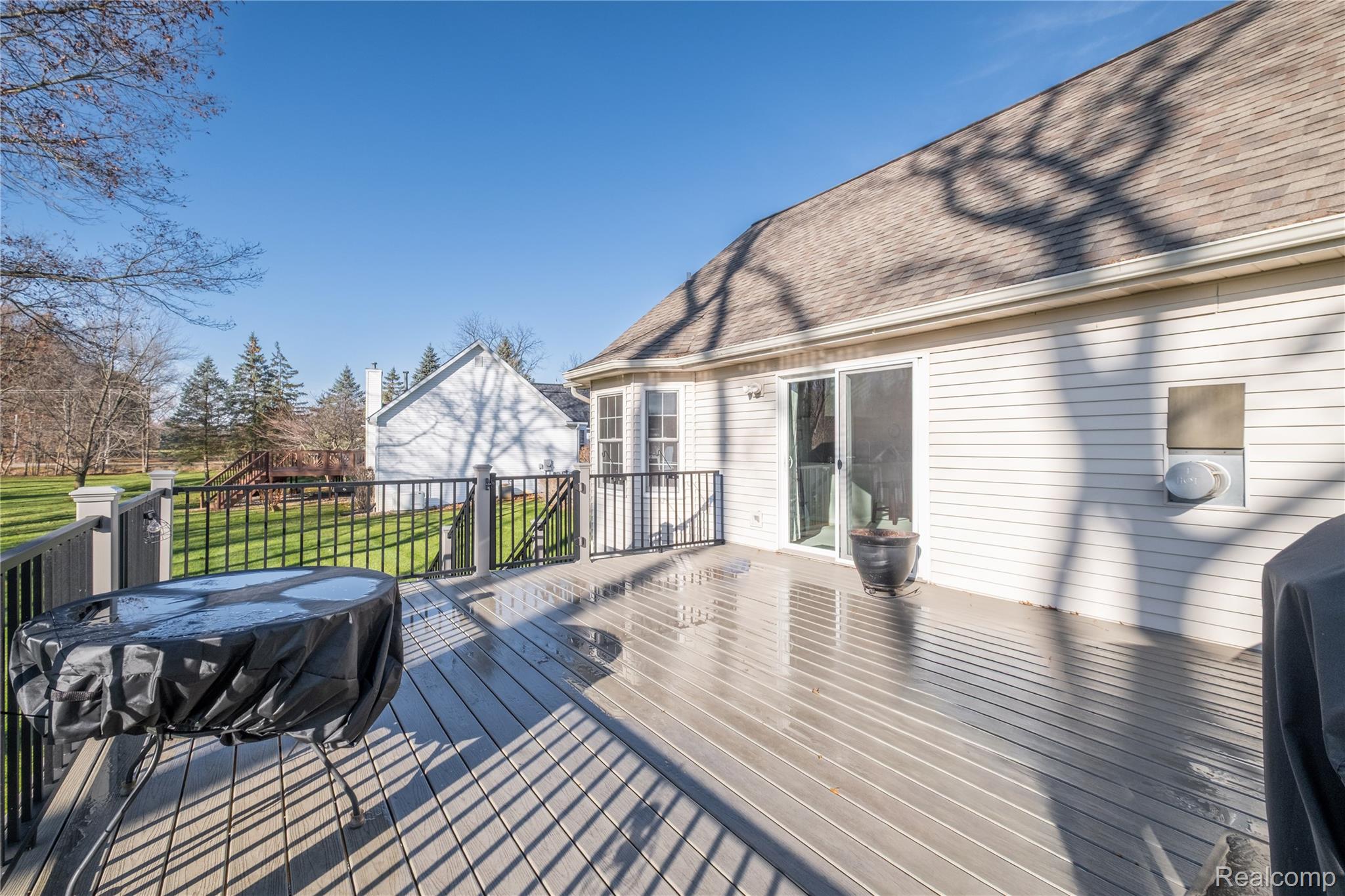 Linden, Michigan 48451, United States, 3 Bedrooms Bedrooms, ,2 BathroomsBathrooms,Residential,Pending,246697