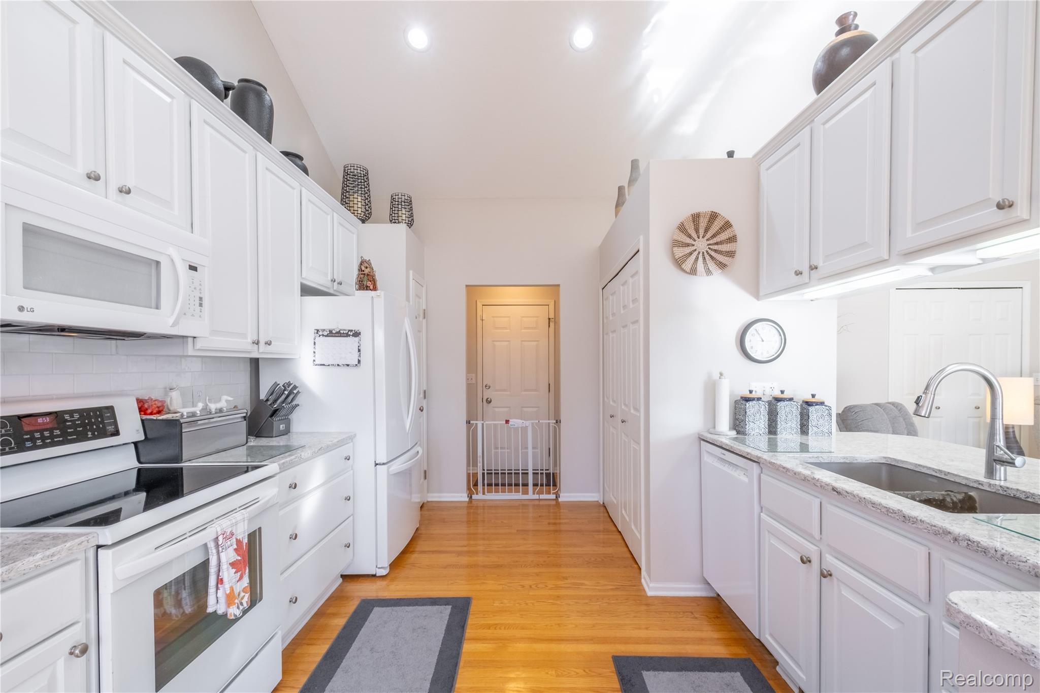 Linden, Michigan 48451, United States, 3 Bedrooms Bedrooms, ,2 BathroomsBathrooms,Residential,Pending,246697