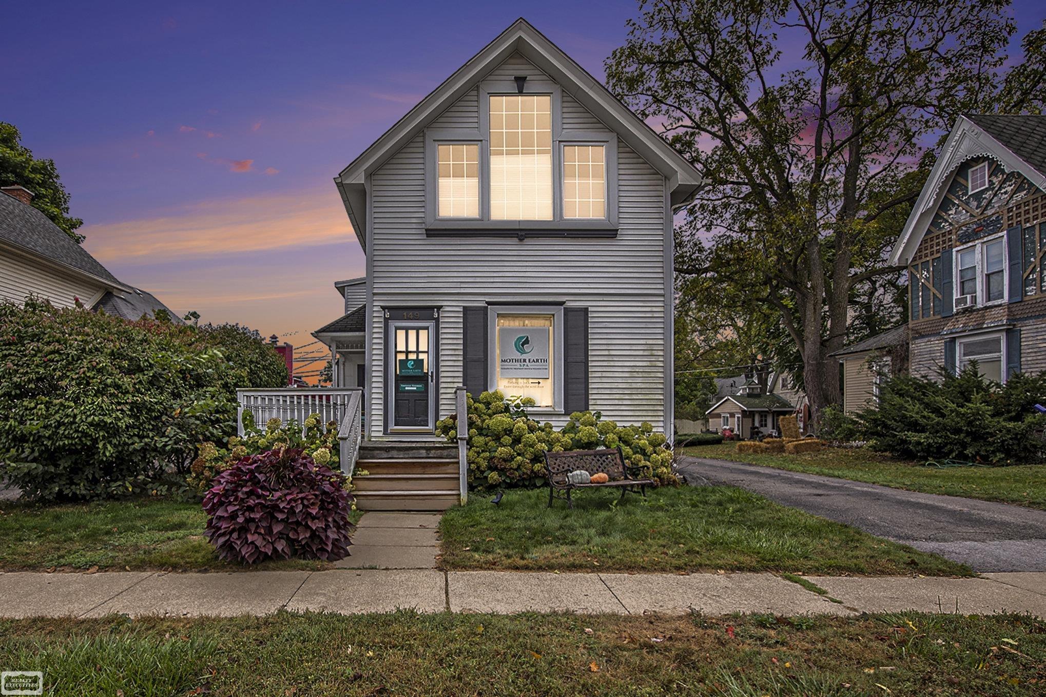 149 W Saint Clair Street