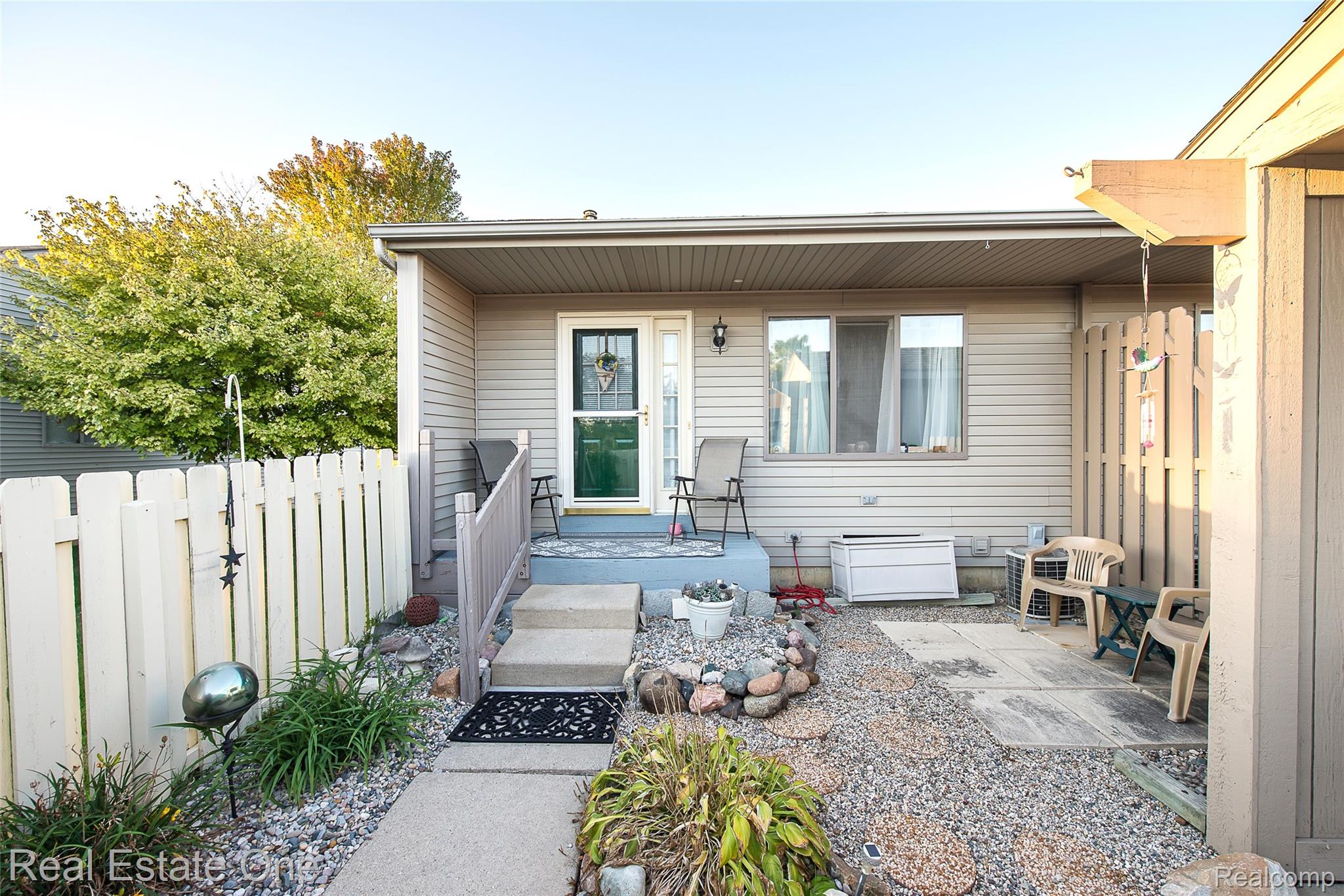 62351 ARLINGTON Circle 1