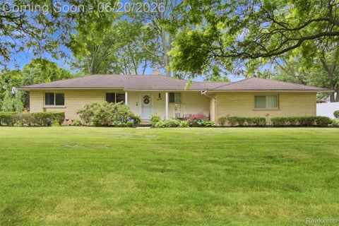 Photo of 31737 Bella Vista Drive, Farmington Hills City, MI 48334 (MLS # 20261045635)