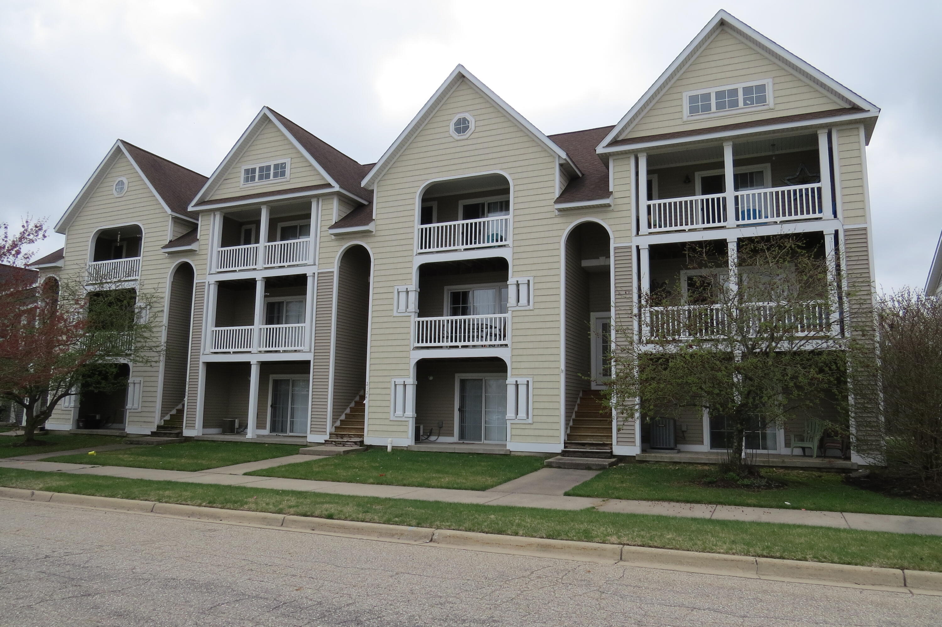 2122 Sherwood Avenue