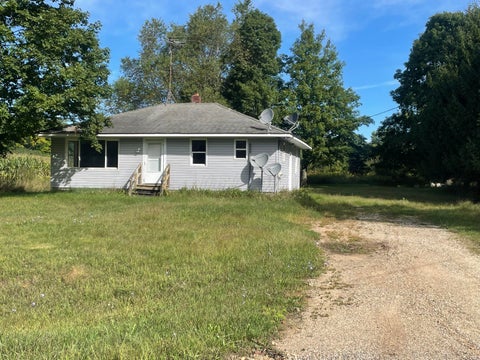Photo of 66 W Woodrow Road, Shelby Township, MI 49455 (MLS # 67026048142)