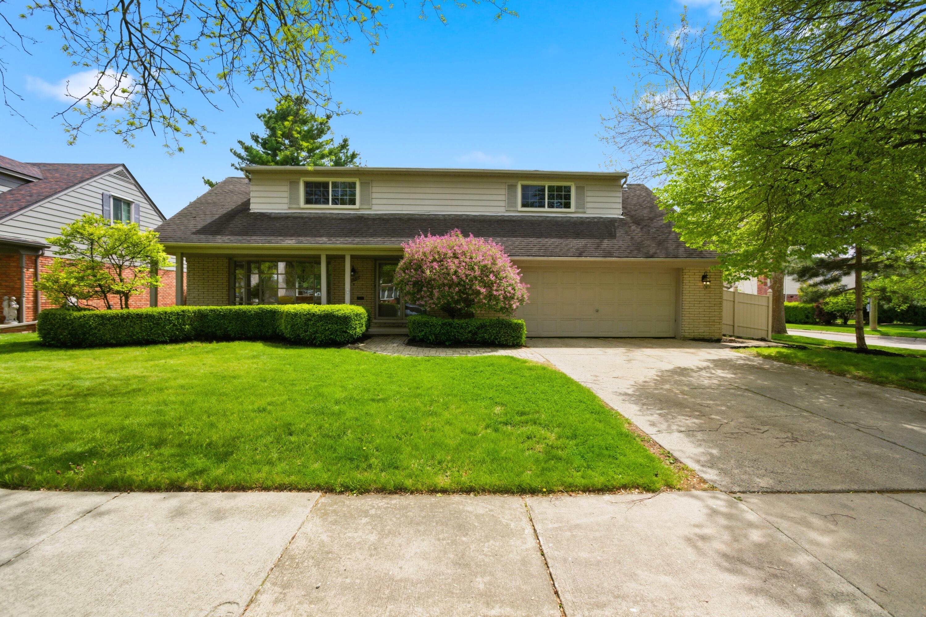 653 Perrien Place