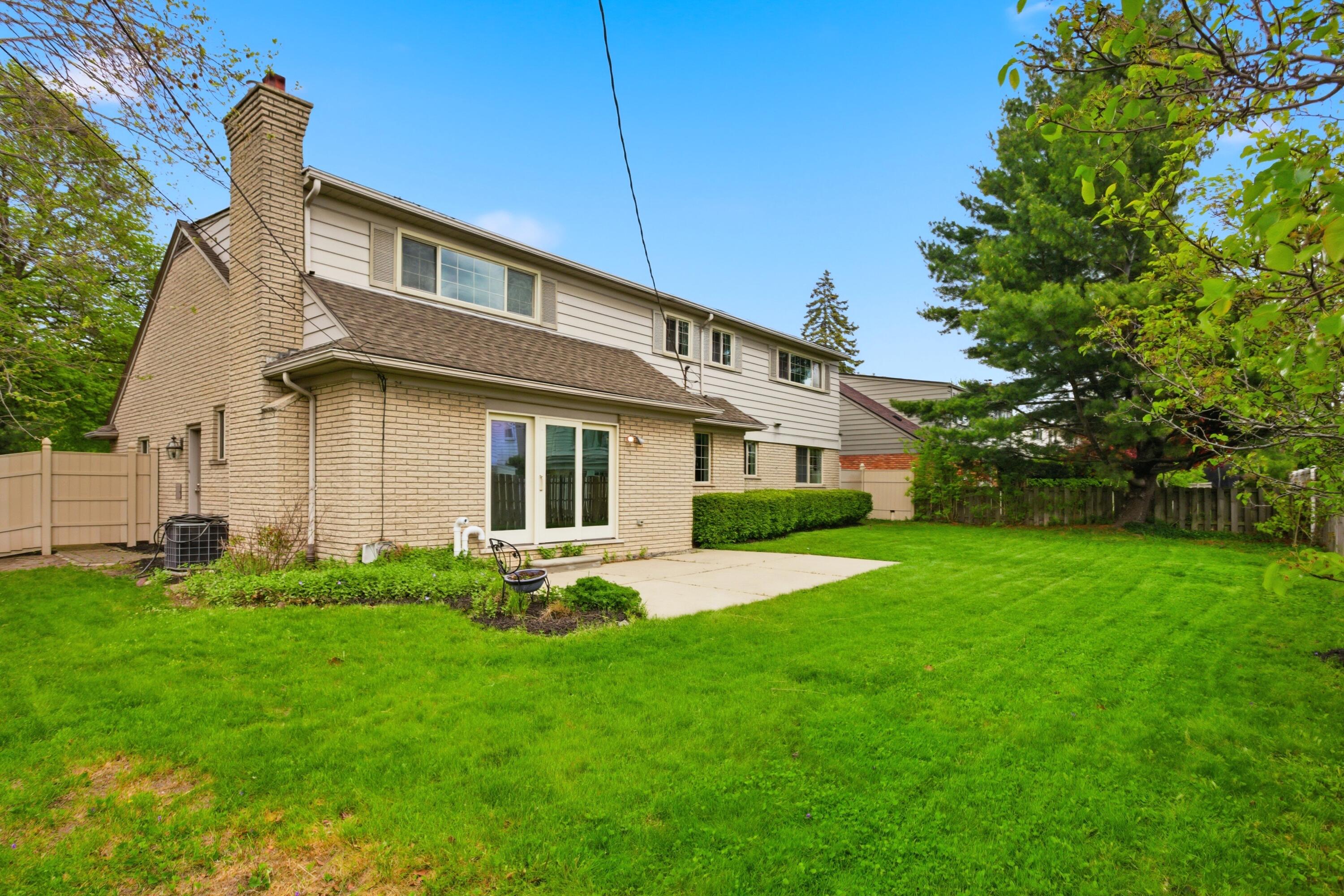 653 Perrien Place