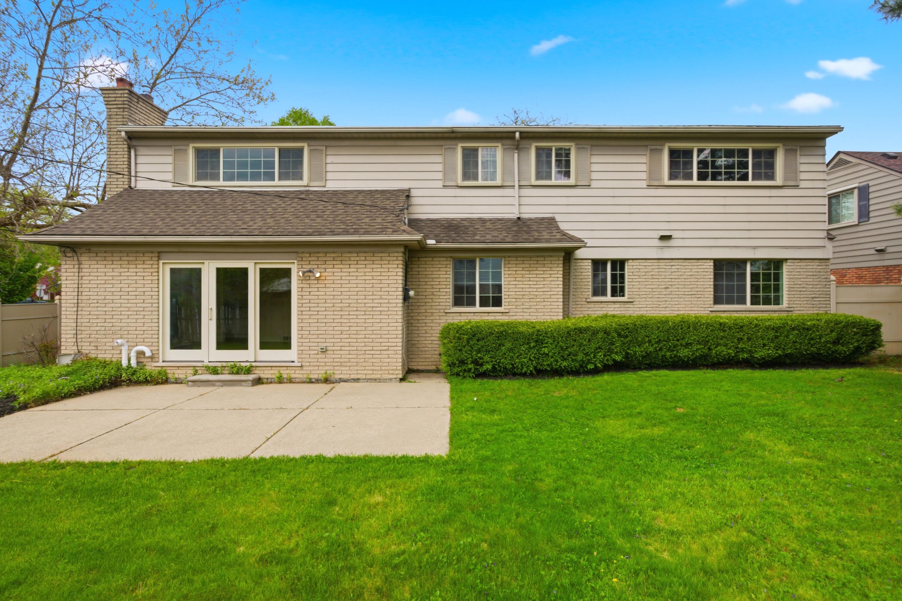 653 Perrien Place