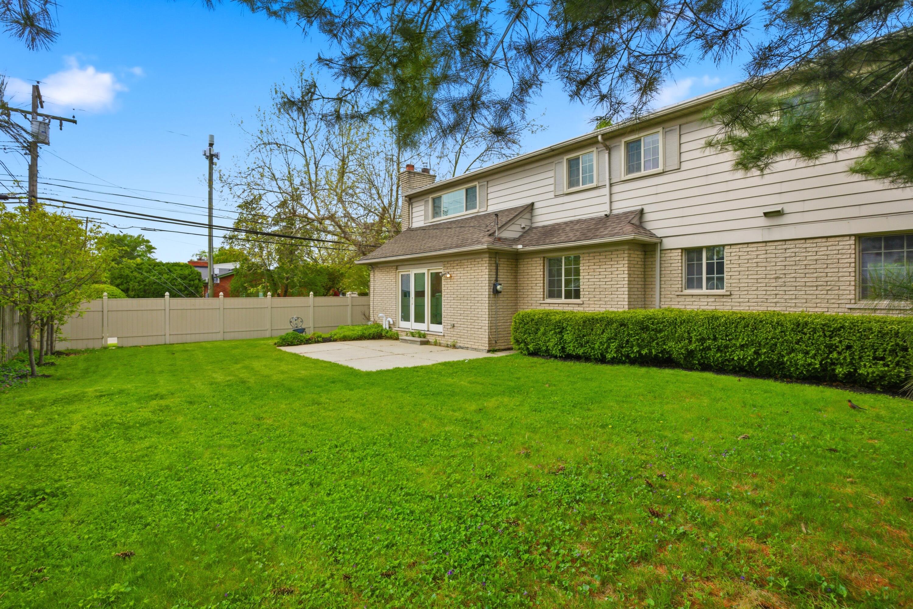 653 Perrien Place