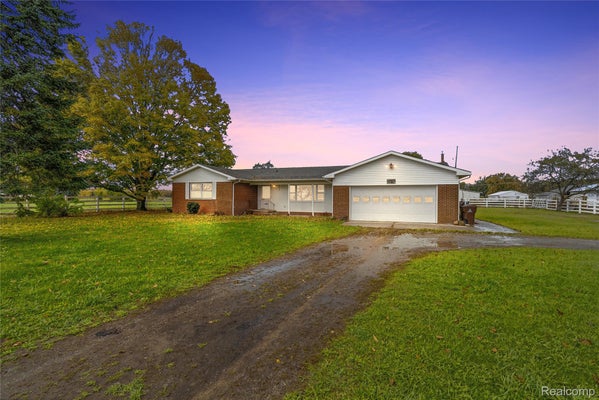 638 W KALAMO HWY, CHARLOTTE, MI 48813 - Image ed27e72728455ceae2a4ab0da51e4eca/1893356321