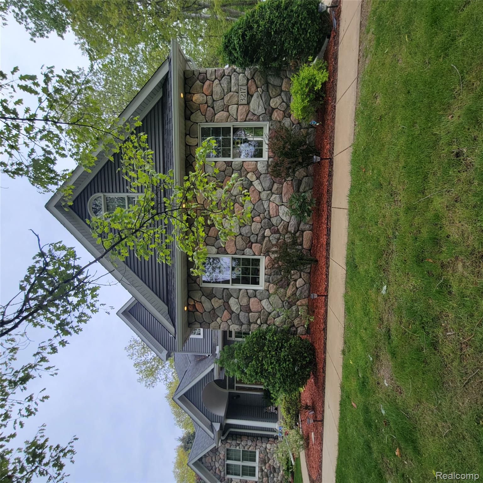 3217 AUTUMN VIEW Lane
