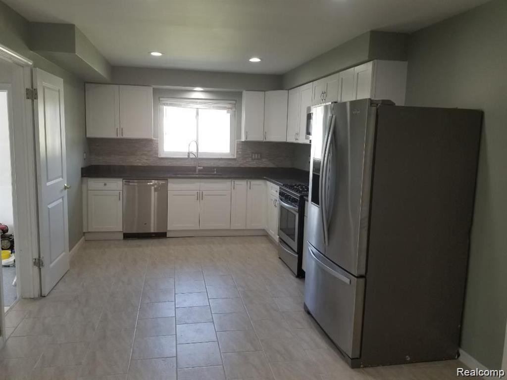18203 Mott