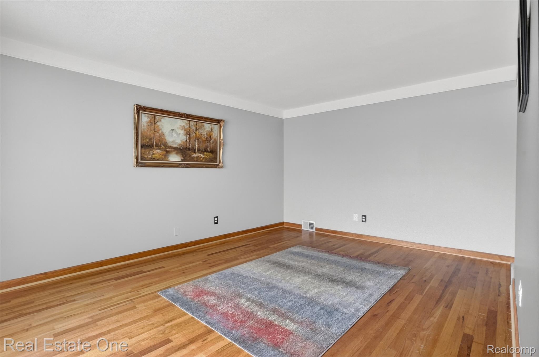 8232 Hillcrest Boulevard