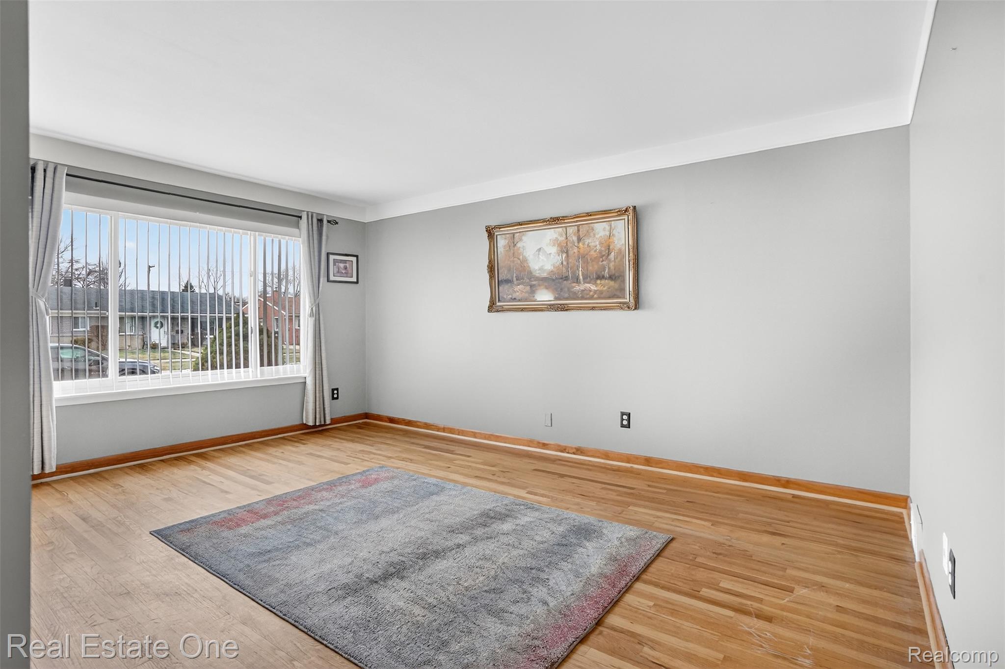 8232 Hillcrest Boulevard