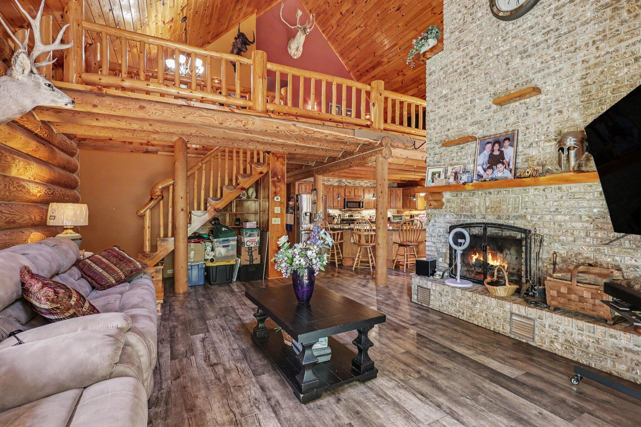 17182 Arthur Court