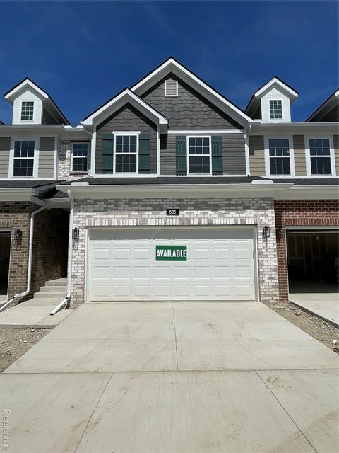 811 Balmoral Ln Troy City MI 48085