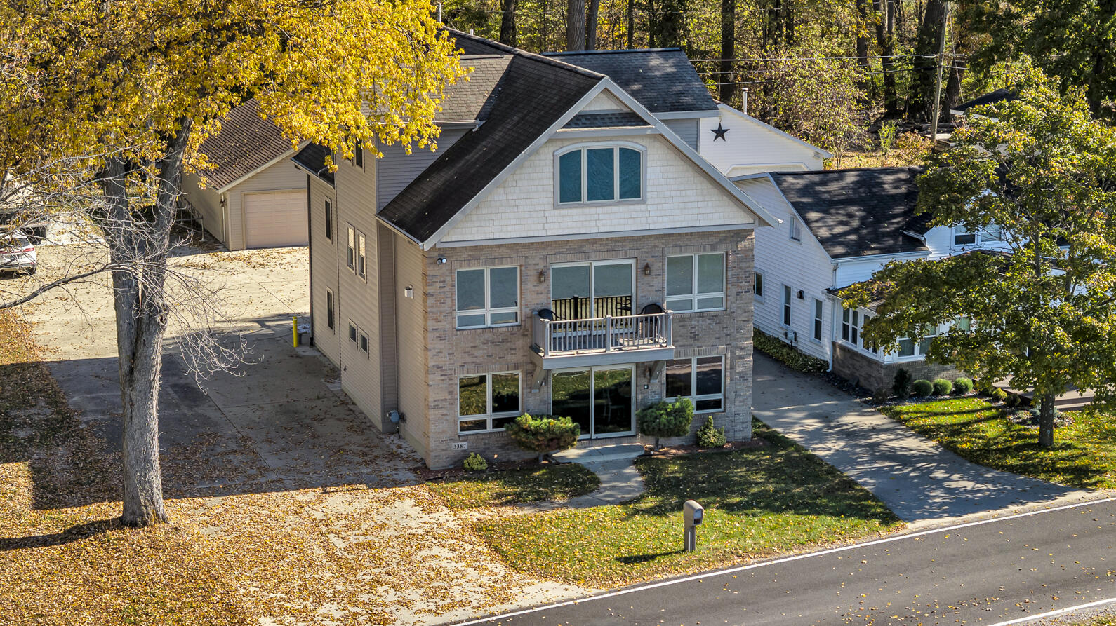 3387 Round Lake Highway