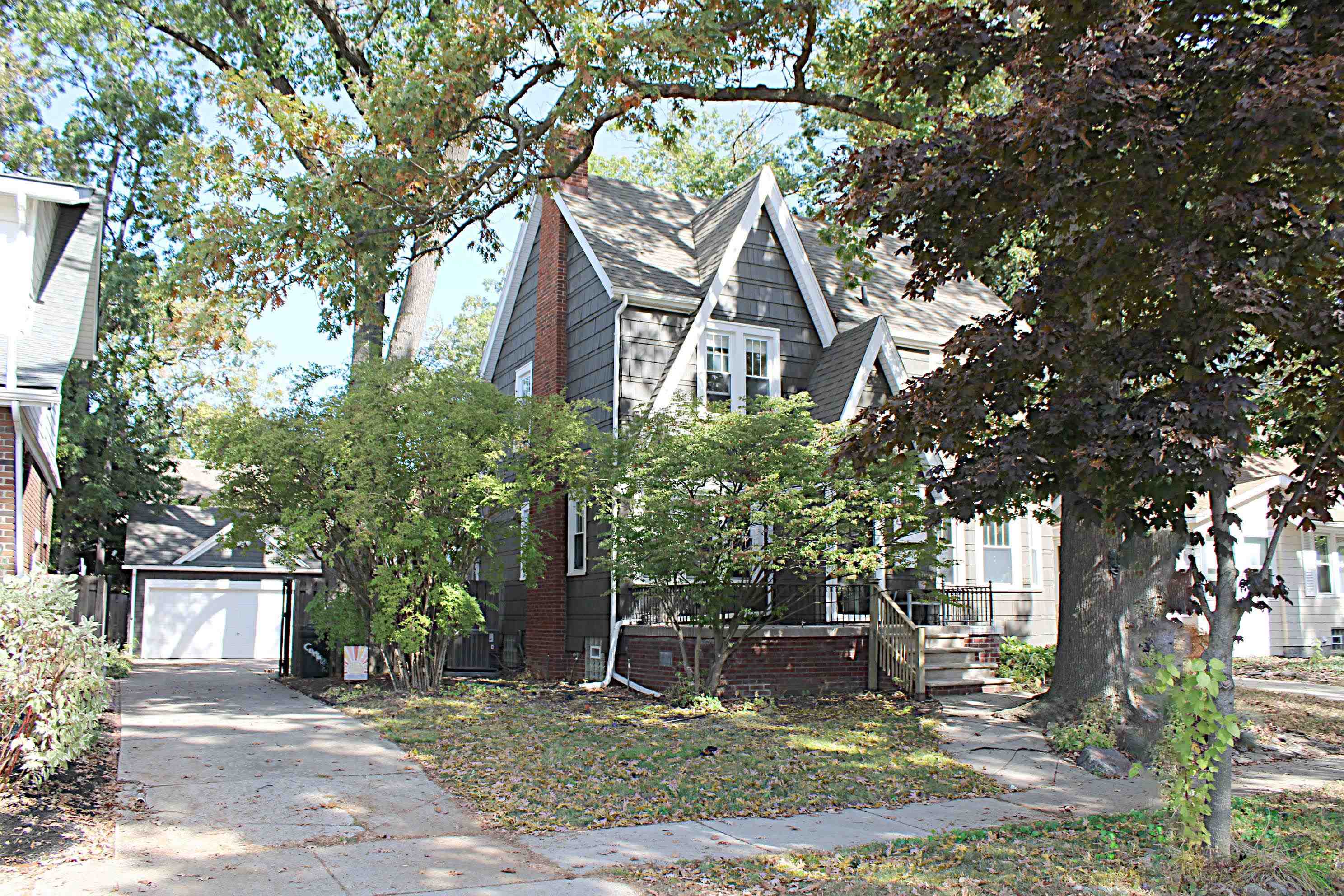 3 Fairwood Boulevard