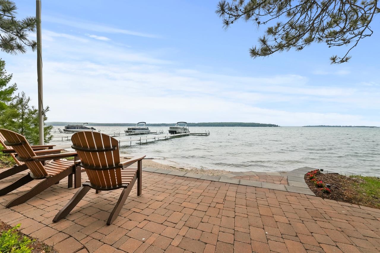 100 Flag Point Drive