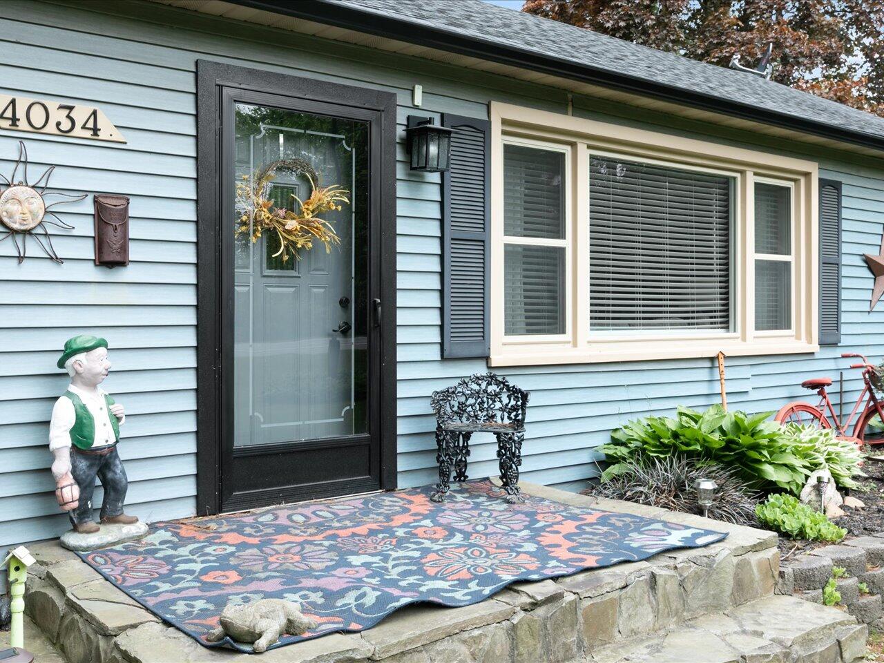 4034 Lakeshore Road