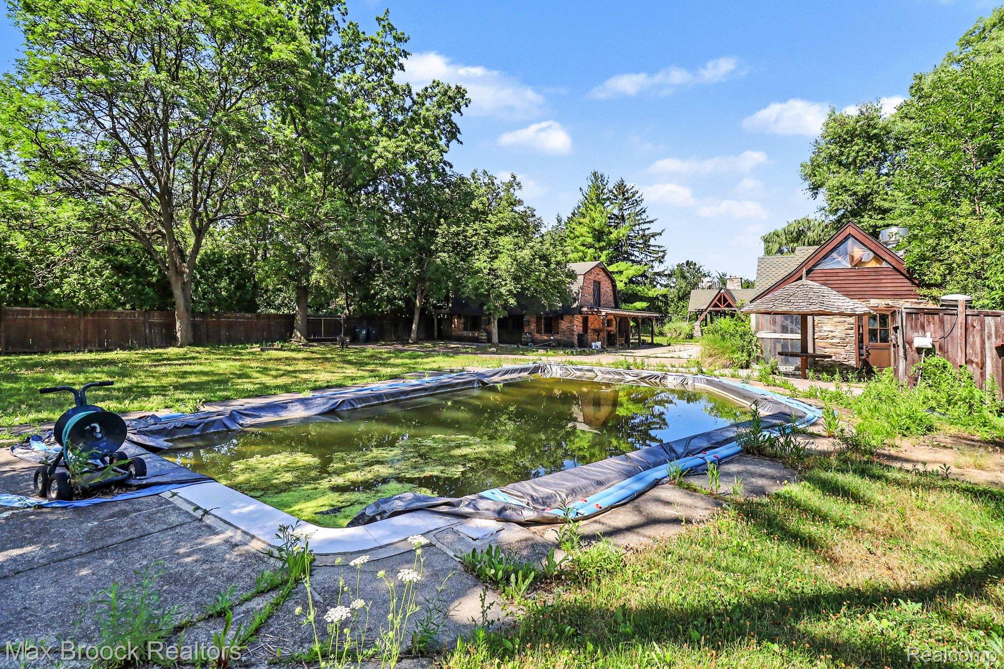 5501 Houghten Drive