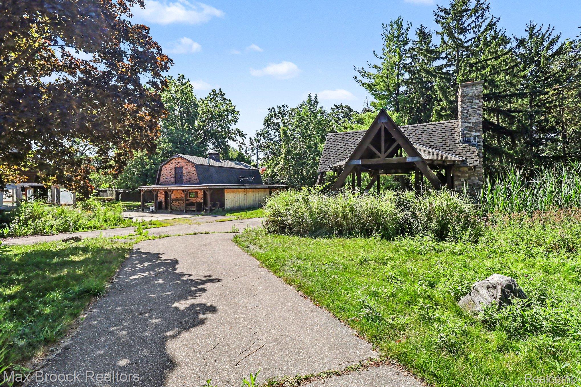 5501 Houghten Drive