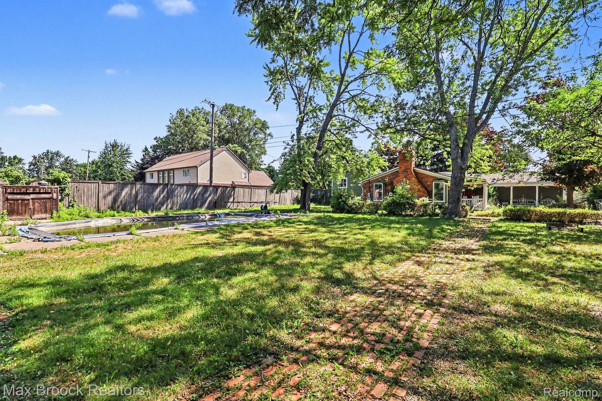 5501 Houghten Drive