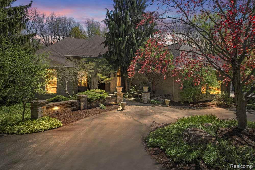 1293 HUNTCLIFF Court