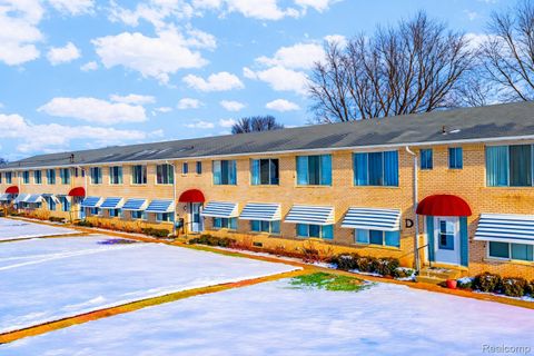 27094 Sandy Hill Ln 24 Lyon Charter Township MI 48165