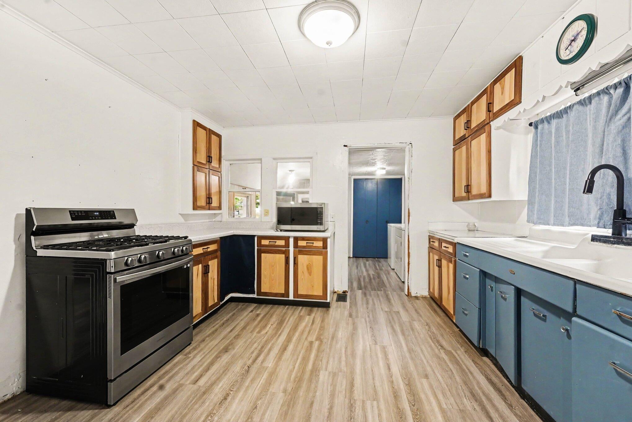 200 W Summit Street