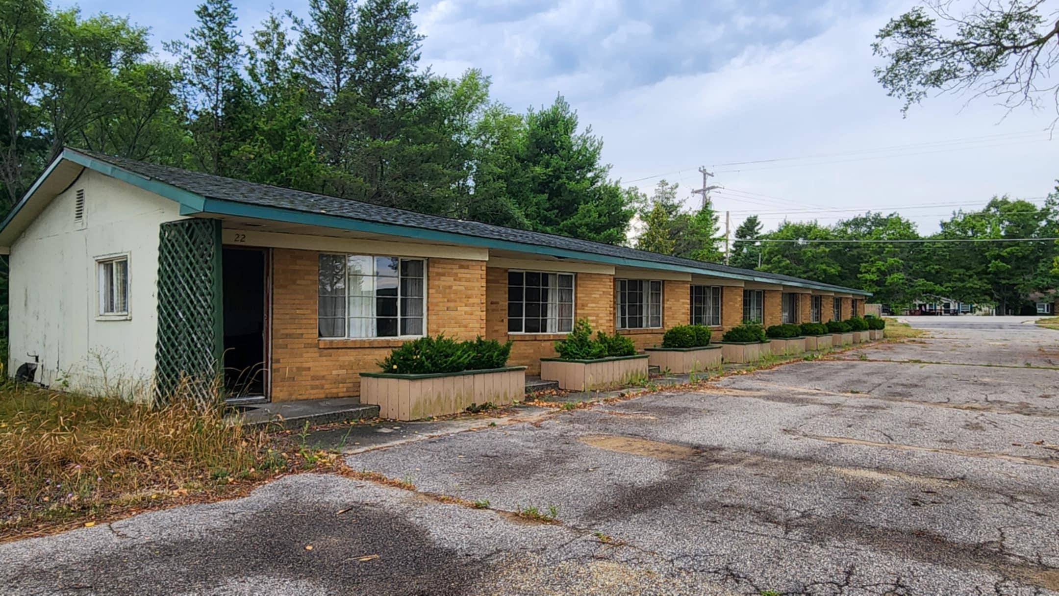 3510 N US-23