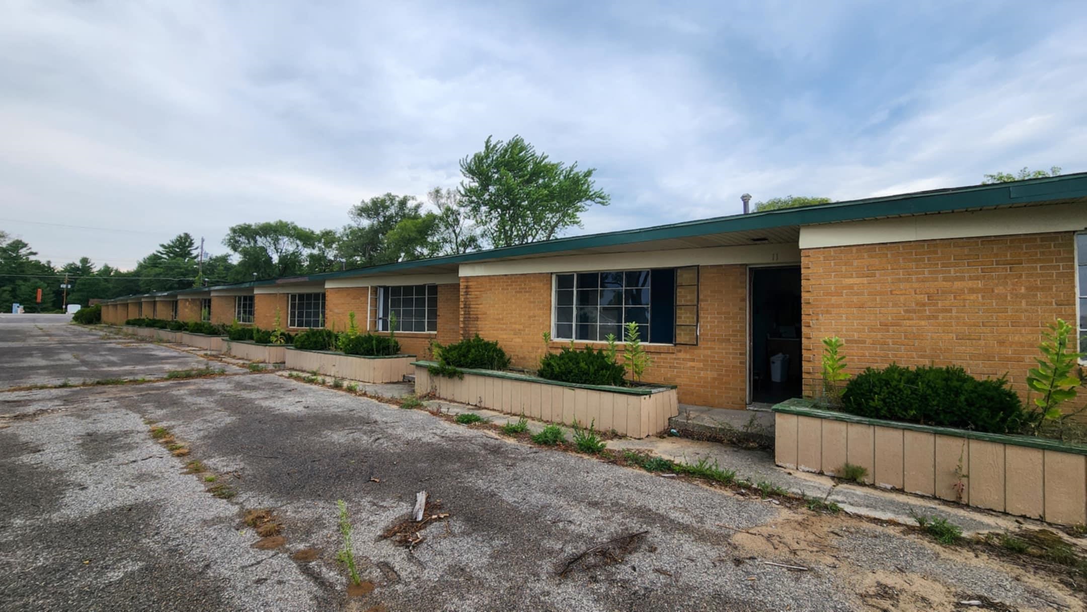 3510 N US-23