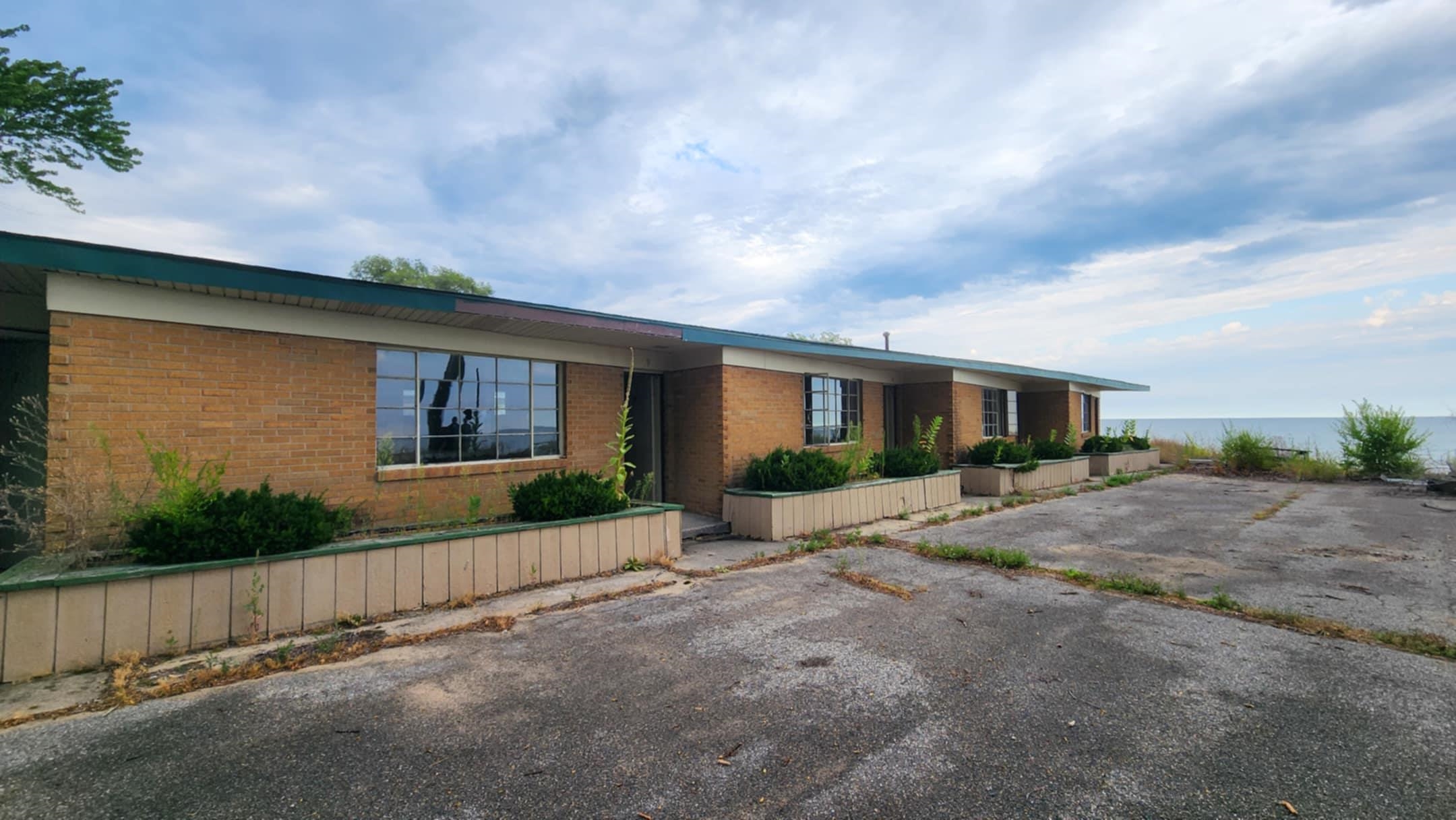 3510 N US-23