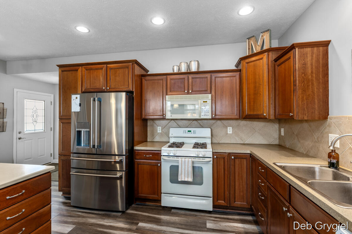 8308 Ridgestone Drive SW