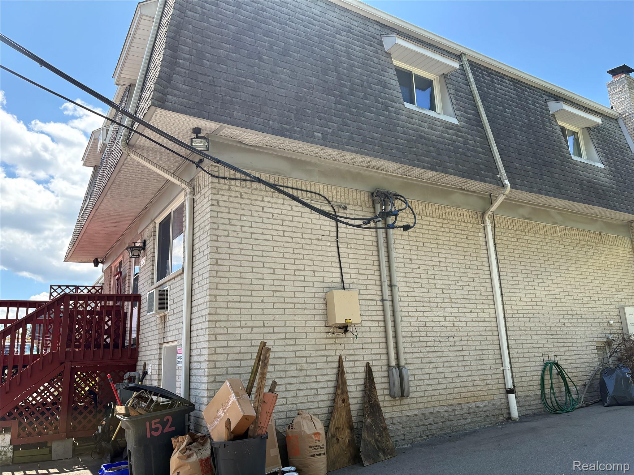 152 Ladd Road 1