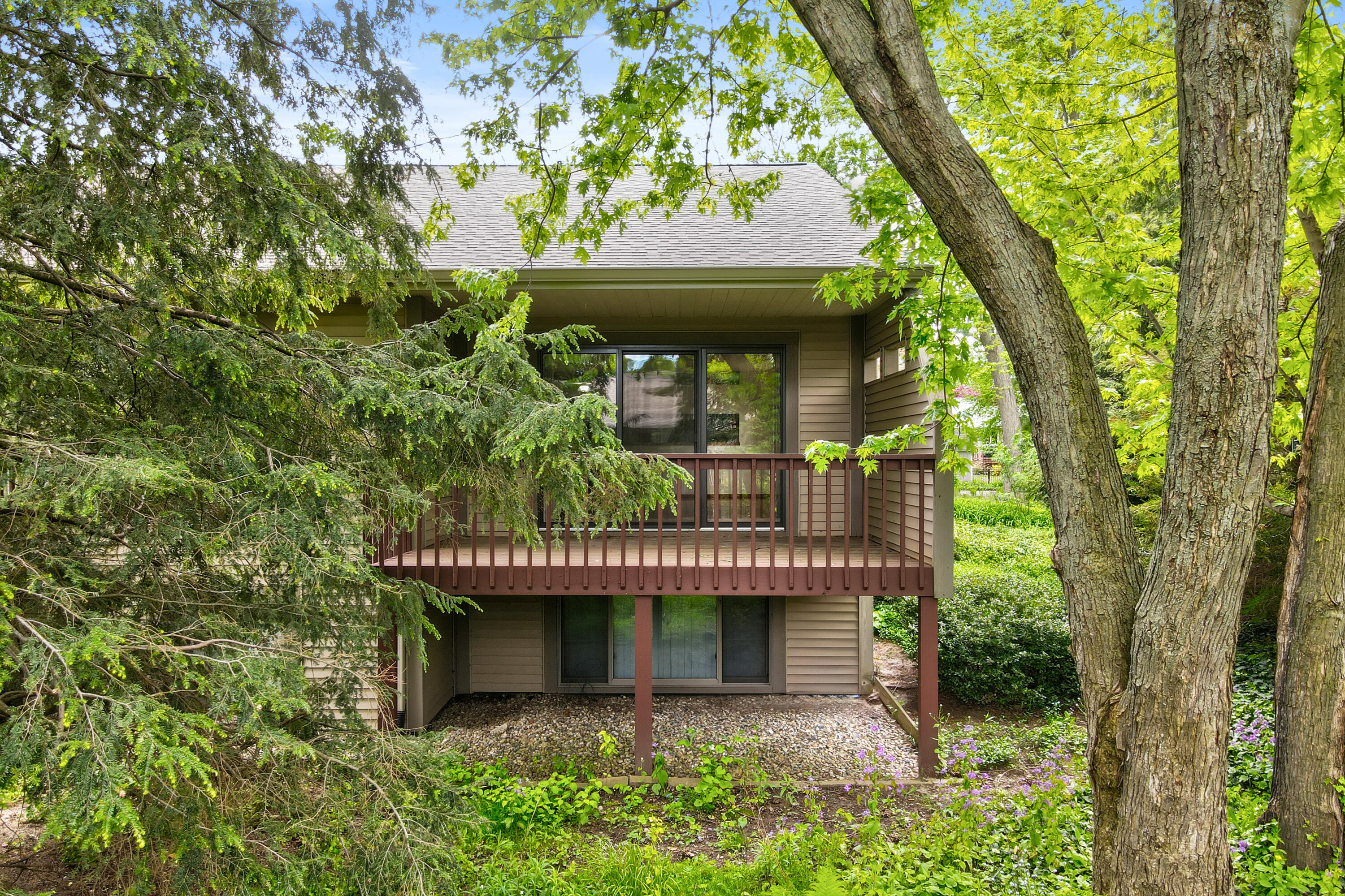 643 Crestview Street 27