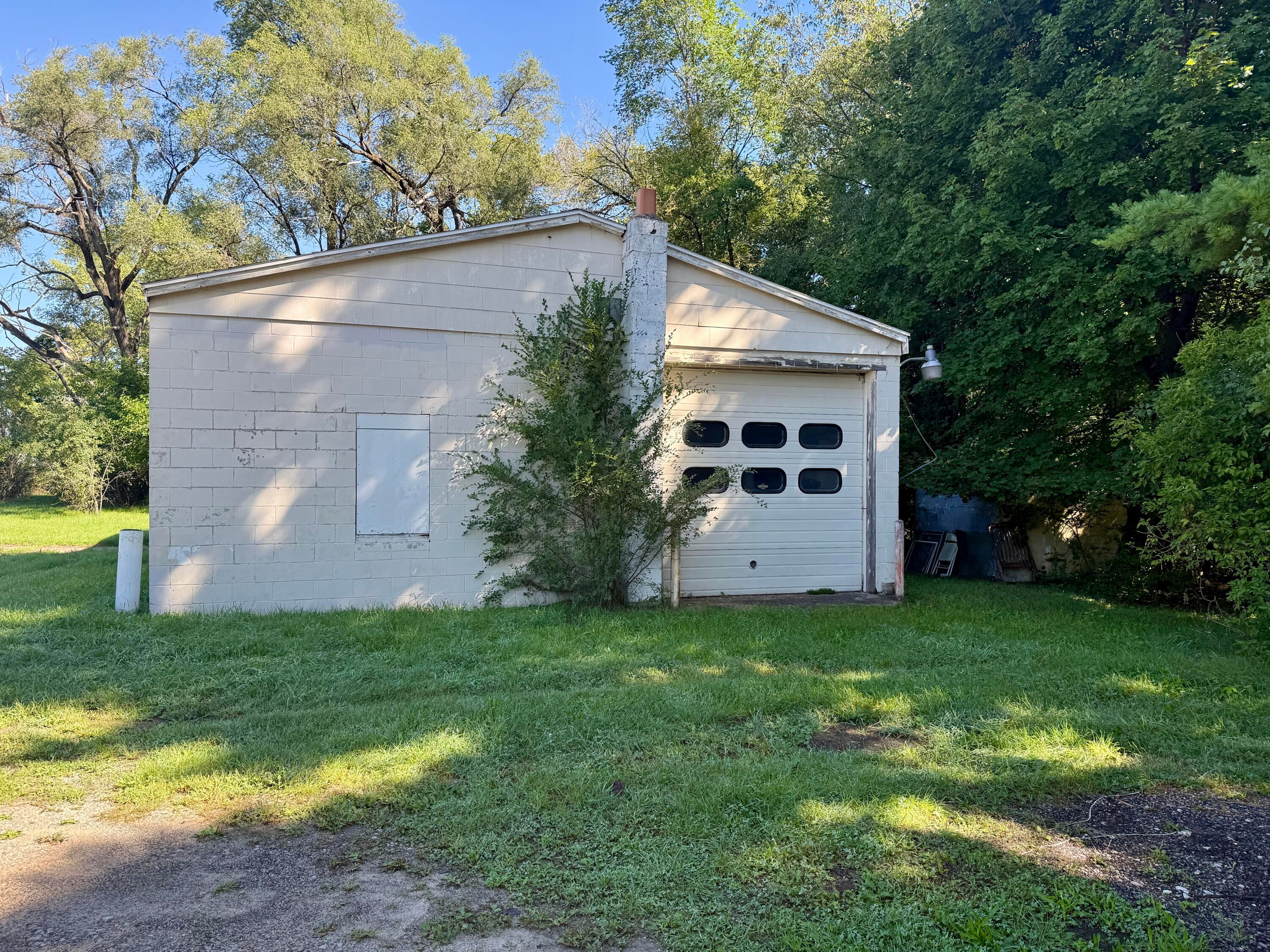 2409 Lansing Avenue