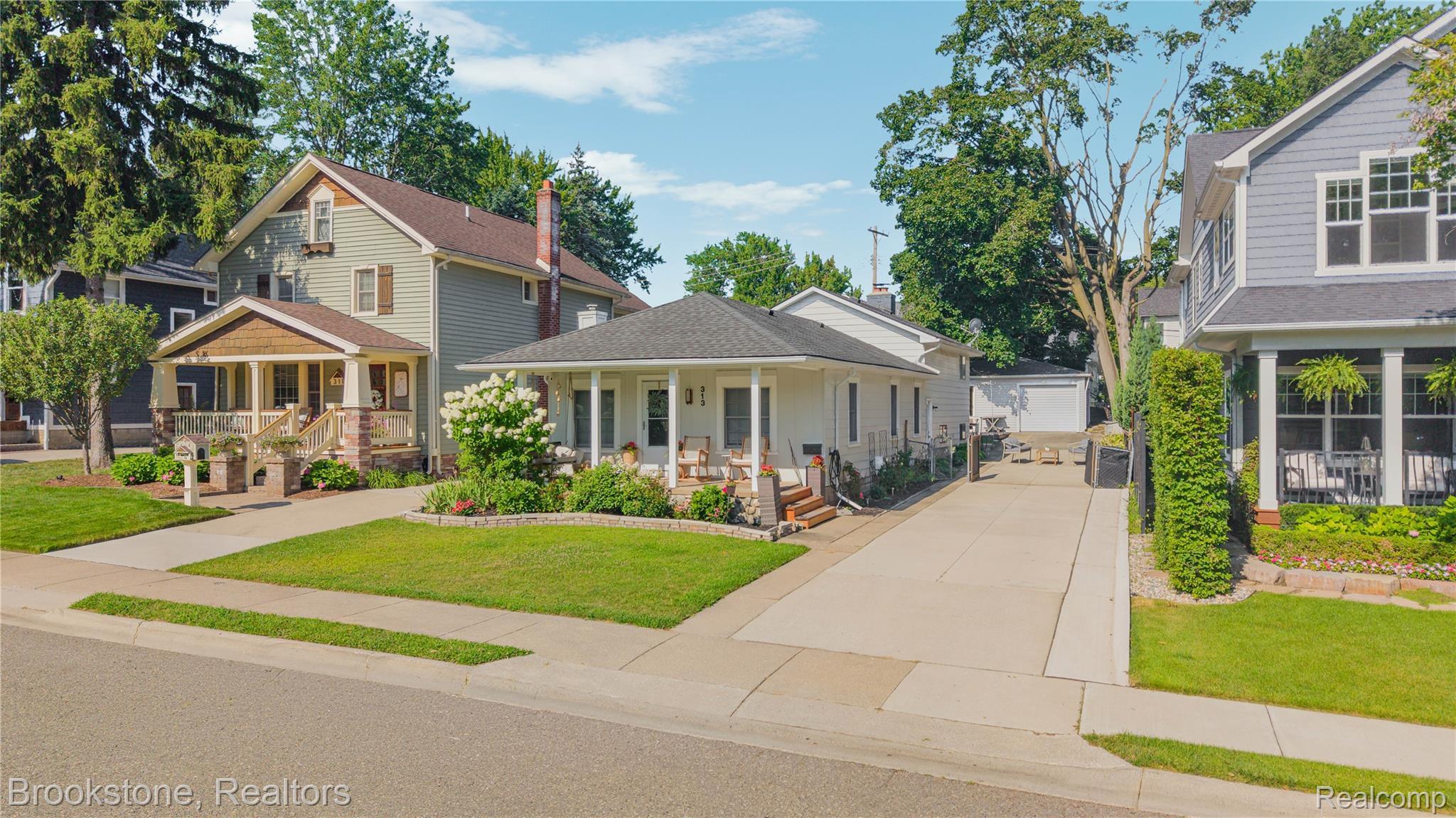 313 N Castell Avenue