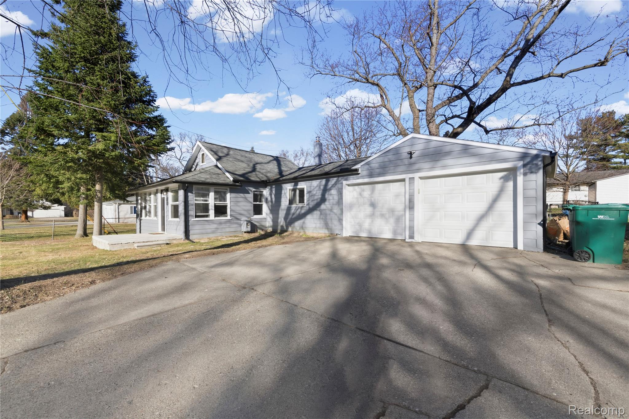 3575 Knollview Avenue