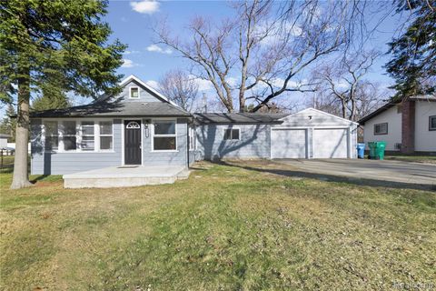 3575 Knollview Avenue West Bloomfield Charter Township MI 48324