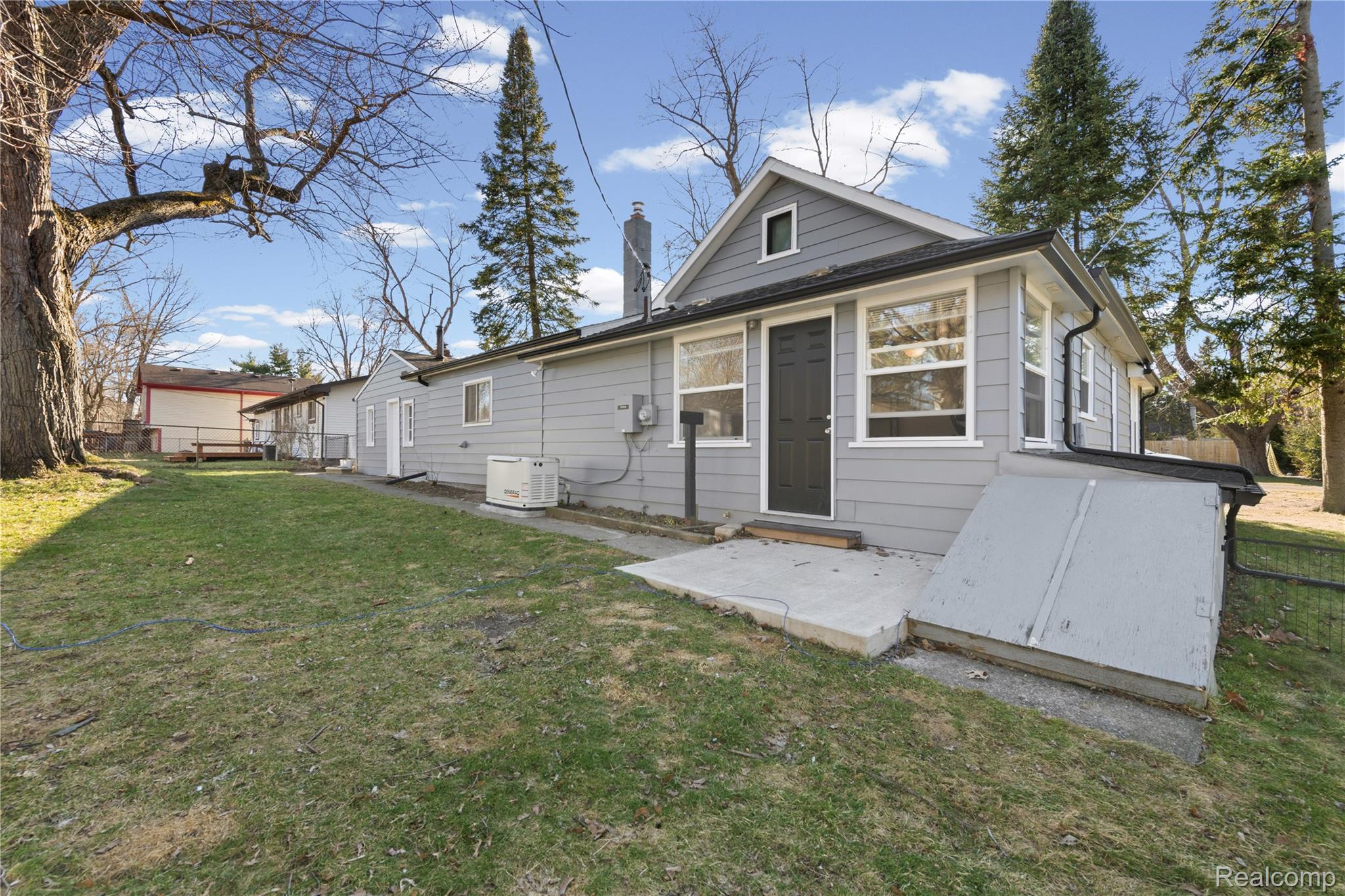 3575 Knollview Avenue