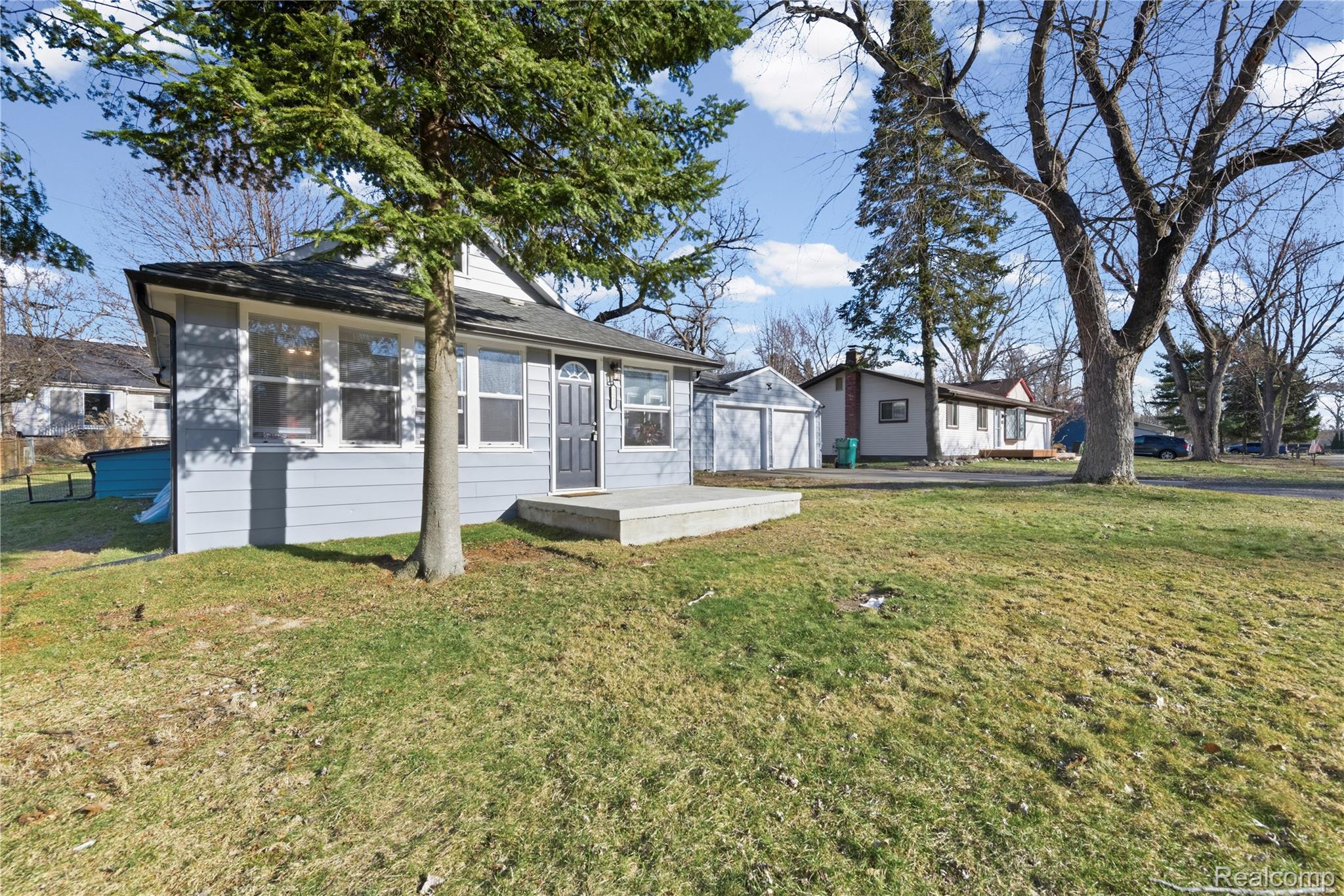 3575 Knollview Avenue