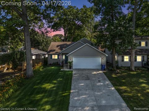 Photo of 3633 Richmond St, Waterford Charter Township, MI 48328 (MLS # 20261023486)