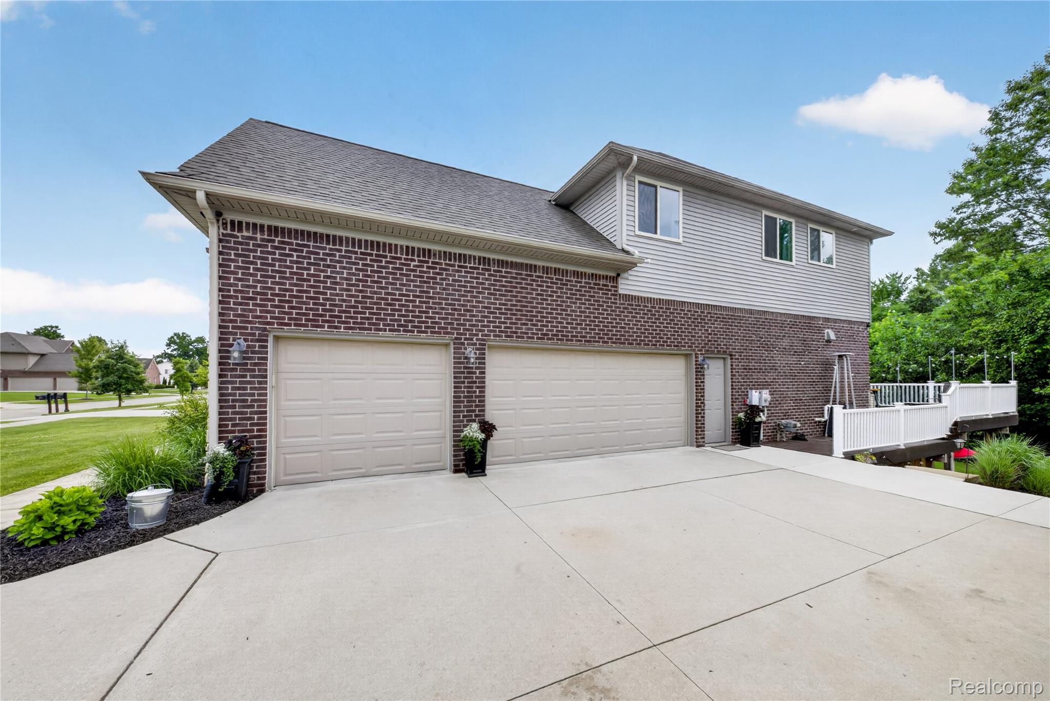 9665 Windsor Lane