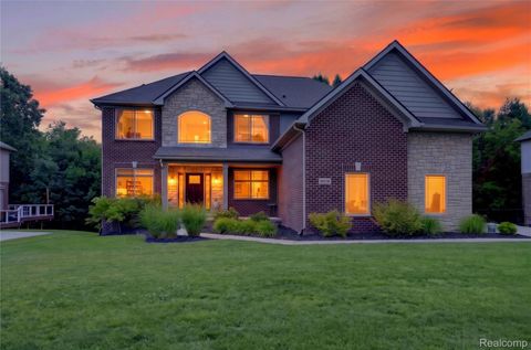 Photo of 9665 Windsor Lane, Springfield Charter Township, MI 48348 (MLS # 20261052788)