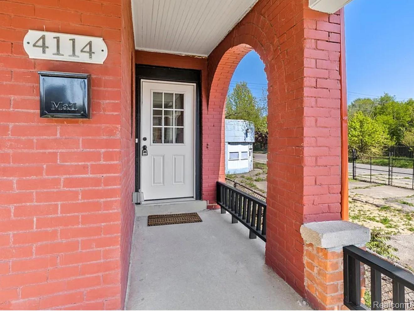 4110-4114 Trumbull Street