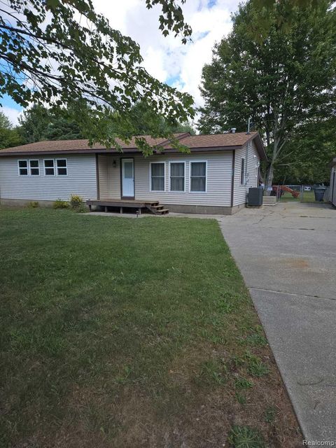 284 E Sternberg Road Muskegon City MI 49441
