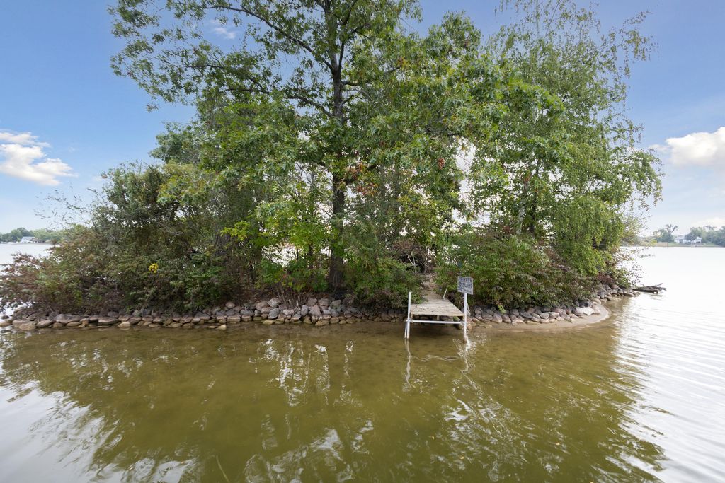 listing image 93