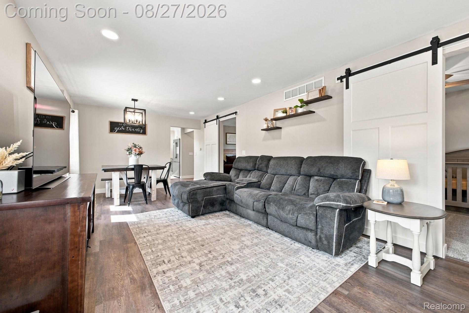 33 W Wabash Avenue