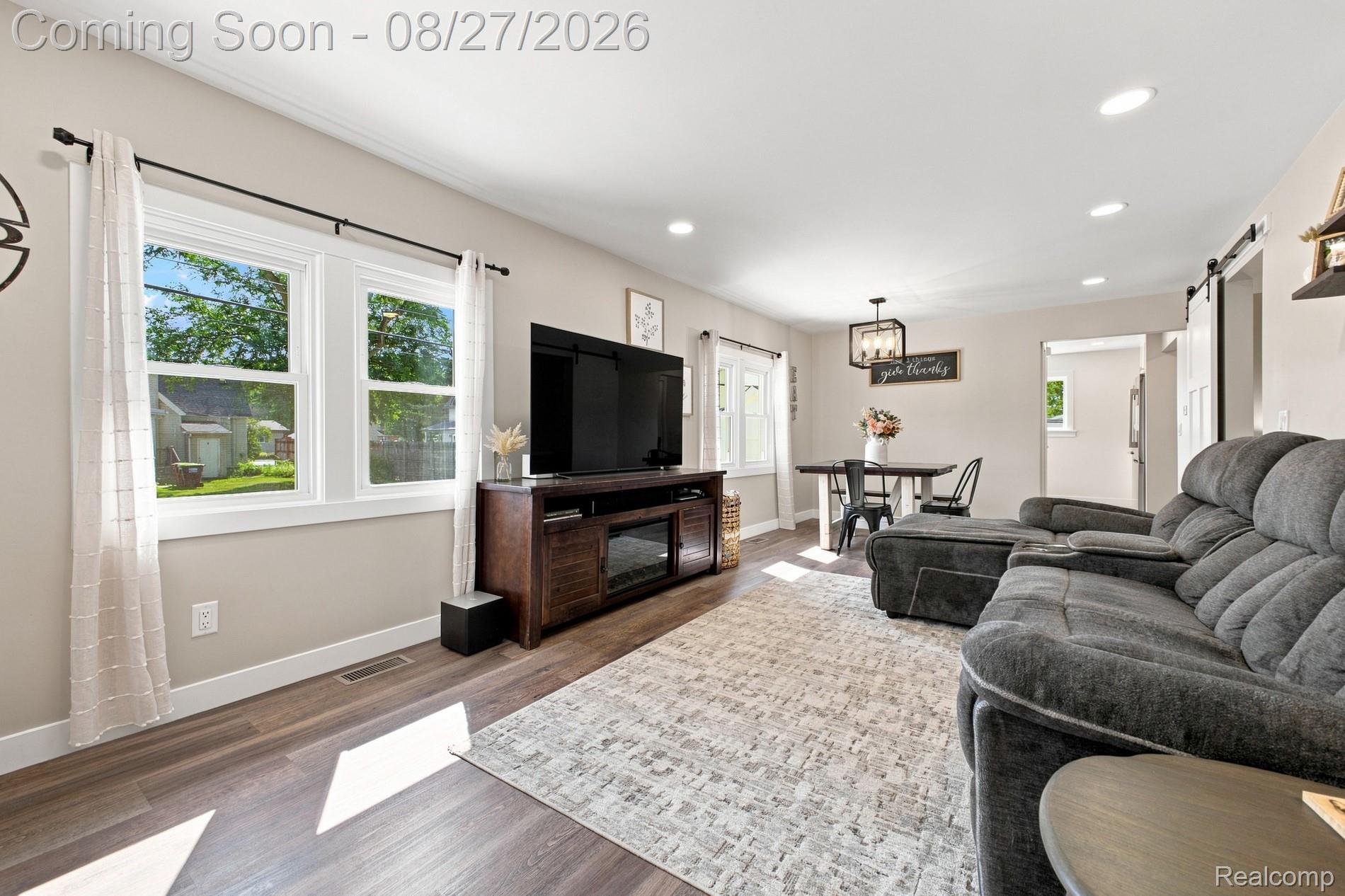 33 W Wabash Avenue